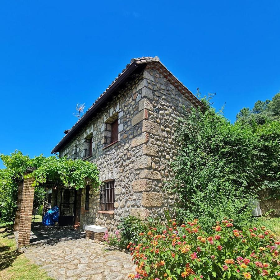 Casa Rural En Candeleda Con Piscina Y Un Maravilloso Jardin Экстерьер фото