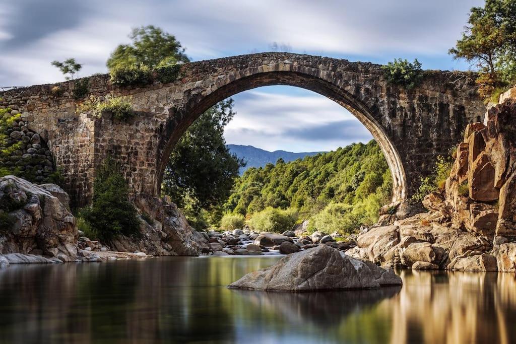 Casa Rural En Candeleda Con Piscina Y Un Maravilloso Jardin Экстерьер фото
