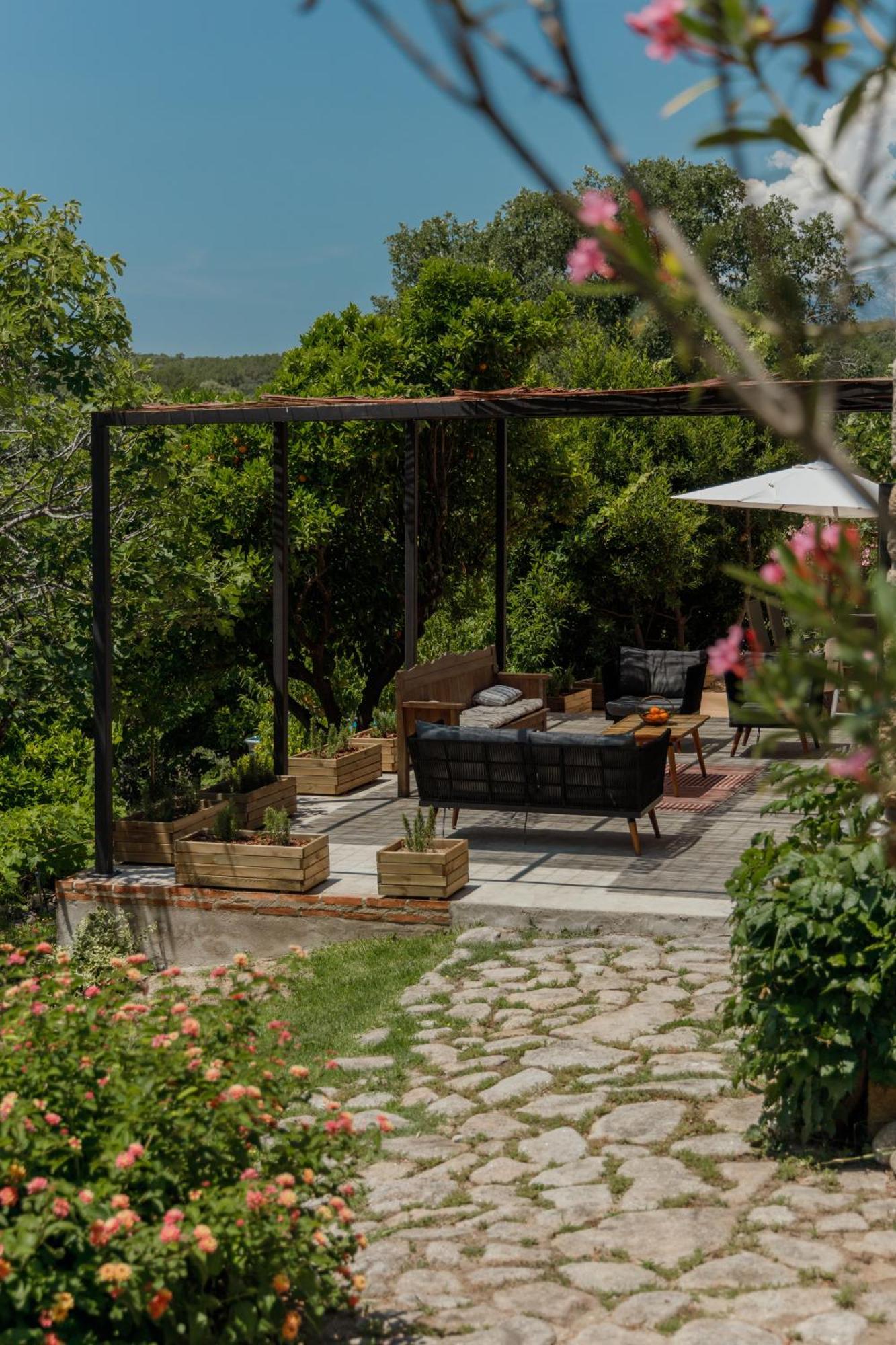 Casa Rural En Candeleda Con Piscina Y Un Maravilloso Jardin Экстерьер фото