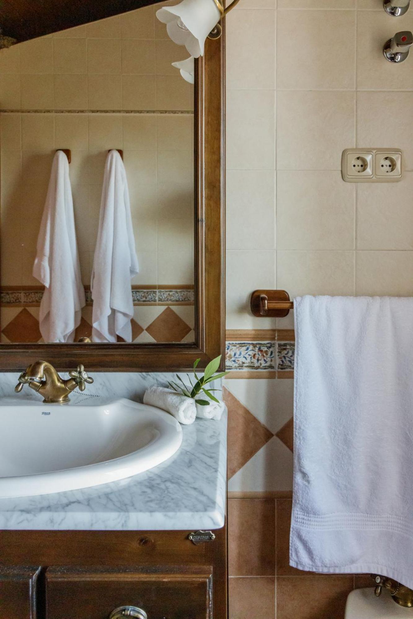 Casa Rural En Candeleda Con Piscina Y Un Maravilloso Jardin Экстерьер фото