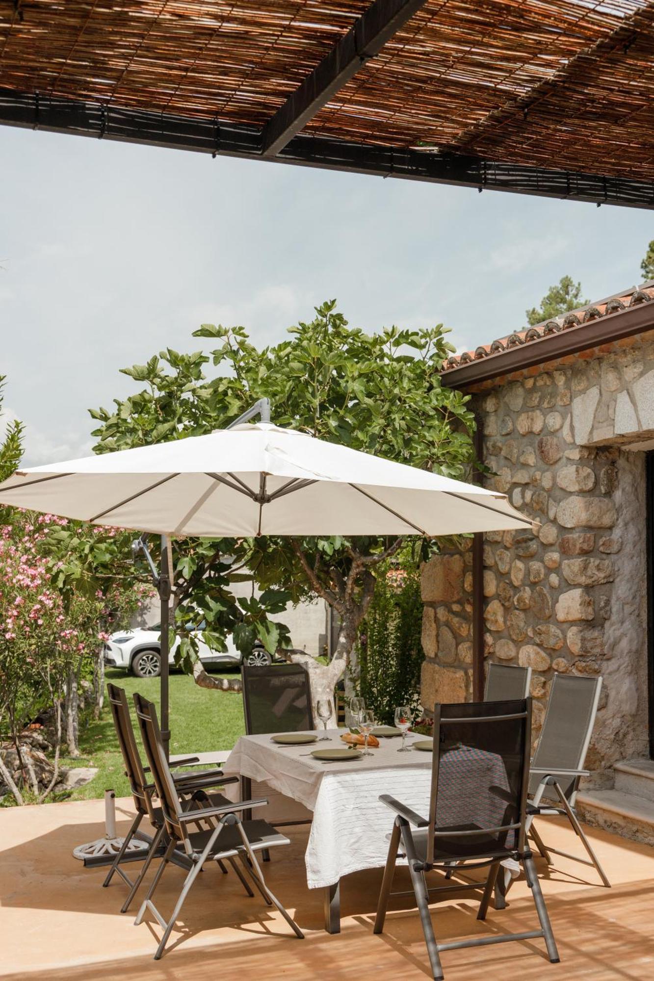 Casa Rural En Candeleda Con Piscina Y Un Maravilloso Jardin Экстерьер фото